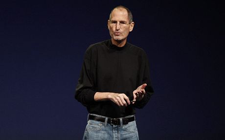 Steve Jobs, f firmy Apple, pedstavuje iPad 2 v San Francisku. 