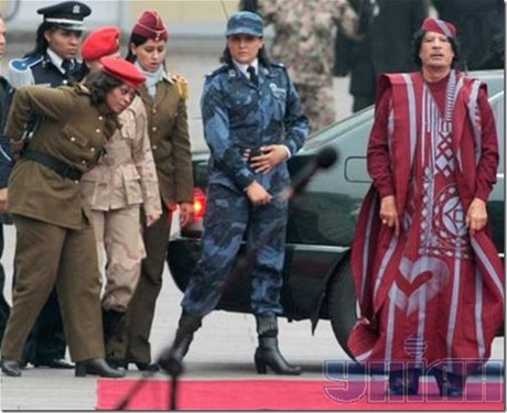 Kaddáfí a jeho "amazonky"