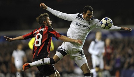 Tottenham - AC Milán (zleva: Jankulovski, Sandro)