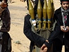 Libyjtí rebelové s raketami nedaleko Bin Davádu, o který v nedli tvrd bojovali s vládními jednotkami. 