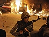Vojáci ped hlavním sídlem egyptské tajné sluby 