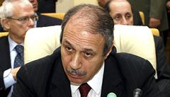 Egyptský ministr vnitra obviněn ze zpronevěry. U soudu vše popřel