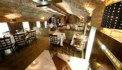 �lenitý interiér restaurace La Bouchée