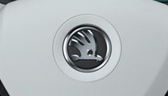 Desingová studie D s novým logem �kody uprost�ed volantu.