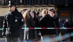 Policie kv�li nahlá�ení bomby vyklidila centrálu �eské spo�itelny.