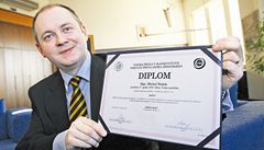 Michal Haek s diplomem