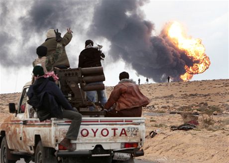 Kaddáfího síly útoily na ropná zaízení.