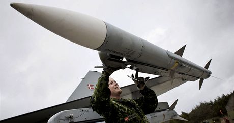 Dánsko poskytne v pípadném vojenském zásahu v Libyi tyi stíhací letouny F-16 