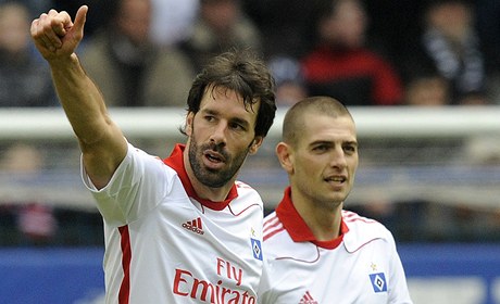 Hamburk - Kolín (Van Nistelrooy se spoluhrái slaví gól).