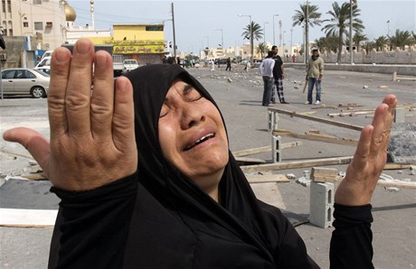 Policie násilím rozehnala demonstraci v Bahrajnu.