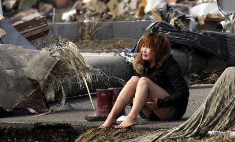 Zkáza v Japonsku: ena uprosted trosek v Natori.