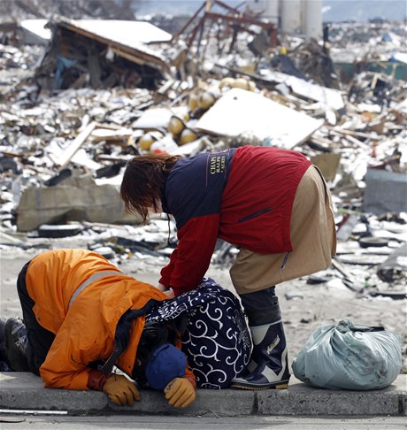 Japonsko: zemi suují dalí otesy, sníh a mráz, ale i ekonomické a humanitární potíe.