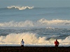 Mui sledují vlny v Severní Kalifornii