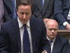 Britský premiér David Cameron oznamuje nasazení letoun RAF v Libyi. 
