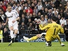 Real Madrid - Lyon (Karim Benzema dává gól)