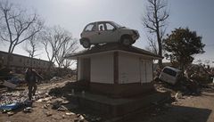 Japonsko postihlo ni�ivé zem�t�esení a tsunami.