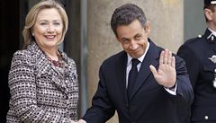 Sarkozy rd pomlouv politiky, vzpomn Clintonov v memorech 