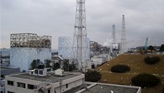 Tlak v reaktoru ve Fukuim kles, radioaktivn pra se nevypustila