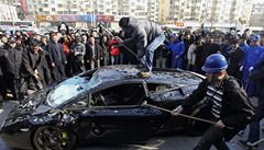 Dav rozbíjí luxusné LAMBORGHINI ínského miliardáe, které nelo opravit.