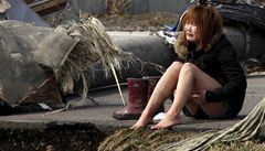 OBRAZEM: Zničeným Japonskem se šíří zoufalství