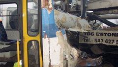 V Ostrav se srazila Tatra s tramvaj. 6 cestujcch se zranilo, idi tce
