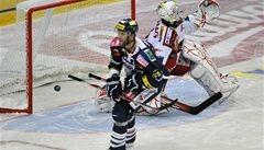 Slavia - Liberec (nájezd Nedv�da).
