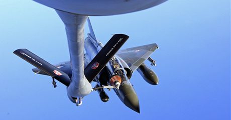 Mirage 2000 pi doplování paliva (ilustraní foto)