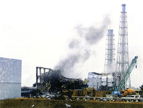 edý kou stoupal nad tetím blokem jaderné elektrárny Fukuima 1.