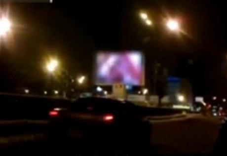Hacker pustil v centru Mosky na billboard porno a úplně tím ochromil dopravu.