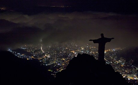 Socha Krista Spasitele nad Rio de Janeirem (Brazílie).