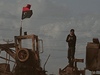Zniený arsenál voják Muammara Kaddáfího po náletu nedaleko msta Benghází.