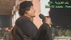 Muammar Kaddáfí hovoří ke svým příznivcům