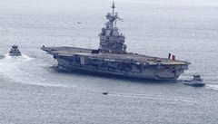 Francie vyslala do bojů proti IS letadlovou loď Charles de Gaulle