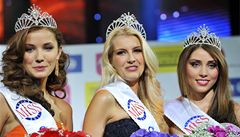 Titul Česká Miss World 2011 získala osmnáctiletá Denisa Domanská (vpravo) z Koryčan. Titul Miss Earth 2011, kterou vybírali lidé internetovým hlasováním, si odnesla dvaadvacetiletá Šárka Cojocarová (vlevo) ze Svobodných Heřmanic
