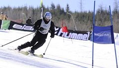 Kanoista Jaroslav Volf v akci ob�ím slalomu.