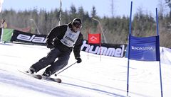 Kanoista Ond�ej �t�pánek v akci ob�ím slalomu.