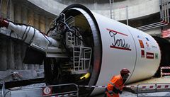 Jménem Tonda byl 21. bezna na staveniti metra v Praze na Vypichu poktn nový stroj TBM, kterým bude raena trasa praského metra V.A. (Dejvická - Motol). 