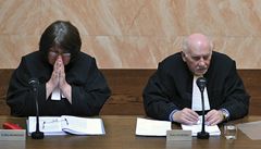 Soudci ústavního soudu: zleva místopedsedkyn soudu Elika Wagnerová, pedseda Pavel Rychetský a soudce zpravodaj Jií Nykodým. 