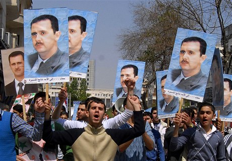 Stoupenci syrskho prezidenta Bara Asada se vera shromdili v centru Damaku. 