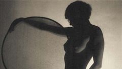 Drtikolovy fotografie z 20. let vystavuje Sudkova galerie