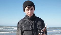 Daniil Korotkich se vzkazem v lahvi, který na�el u Baltu. 