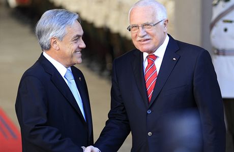 Václav Klaus v chilském prezidentském paláci s místním prezidentem Sebastiánem Pinrou.