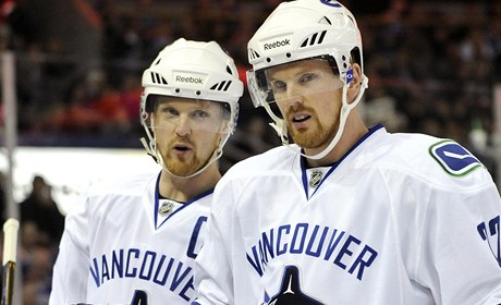 Zleva: Henrik a Daniel Sedin.