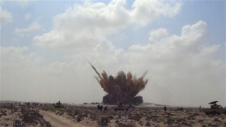 Koaliní letouny u Brigy omylem zasáhly tank libyjských povstalc. 