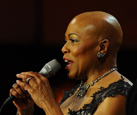 Donátorský galaveer ve prospch mezinárodního hudebního festivalu Struny podzimu 2011, jeho hlavní hvzdou byla jazzová vokalistka Dee Dee Bridgewaterová
