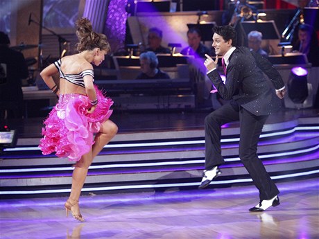 Americk televizn tanen sout Dancing with the Stars: herec ralph Macchio s tanen partnerkou.