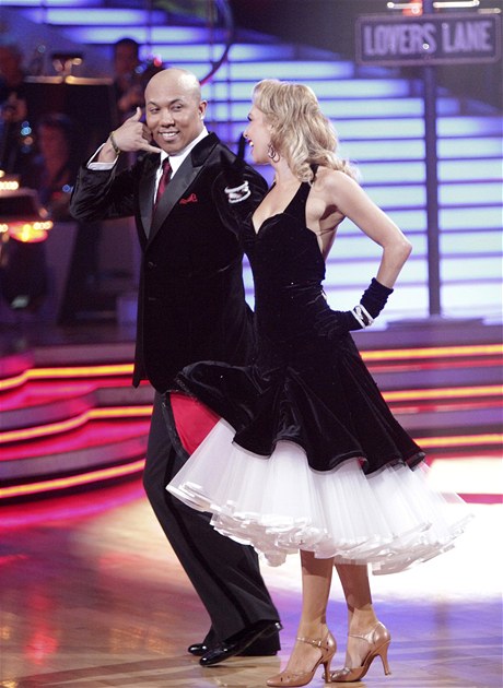 Americk televizn tanen sout Dancing with the Stars: fotbalista Hines Ward s tanen partnerkou.