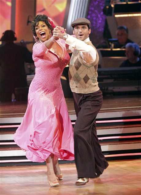 Americk televizn tanen sout Dancing with the Stars: modertorka Wendy Williams s tanenm partnerem.