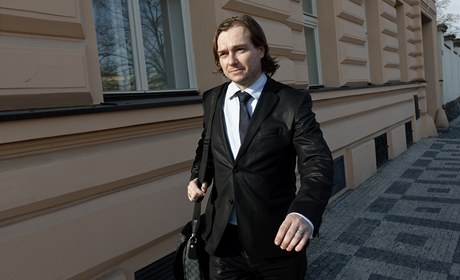 Michal Babák pichází na jednání