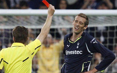 Real Madrid - Tottenham Hotspur (Crouch vid ervenou kartu).